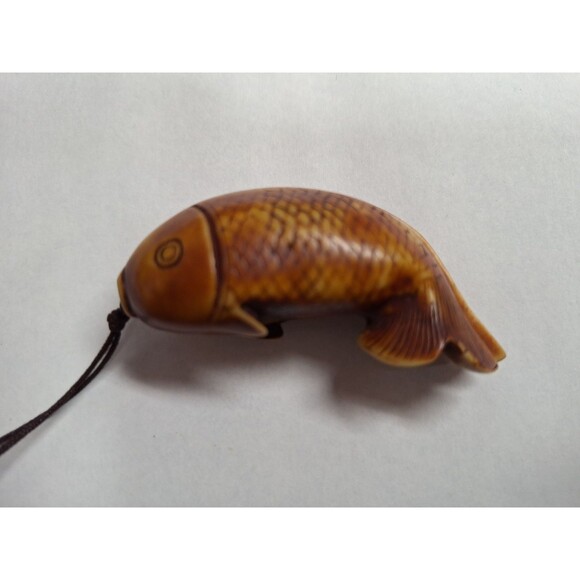 ANTIQUE CARVED BONE EROTICA FISH PENDANT‎ - Picture 8 of 9